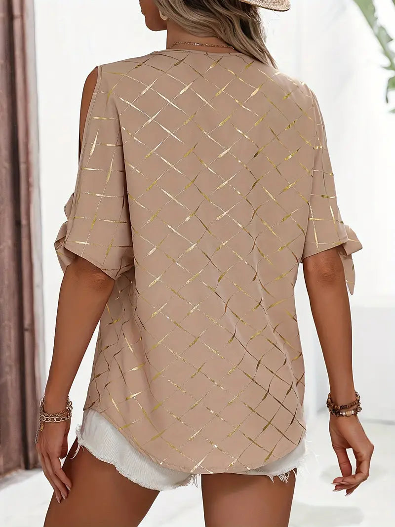 Well Tailored Blouse with a Graceful Silhouette