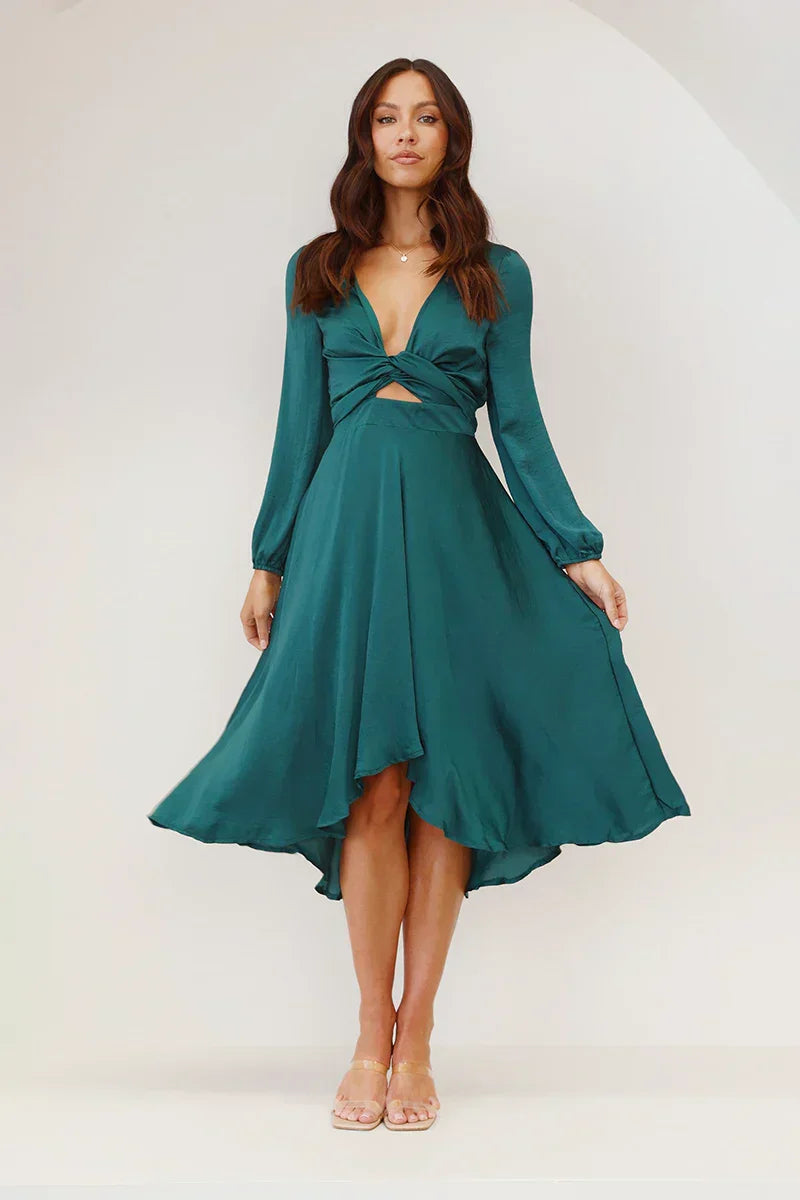 Beautifully Finished Dress in a Timeless Design