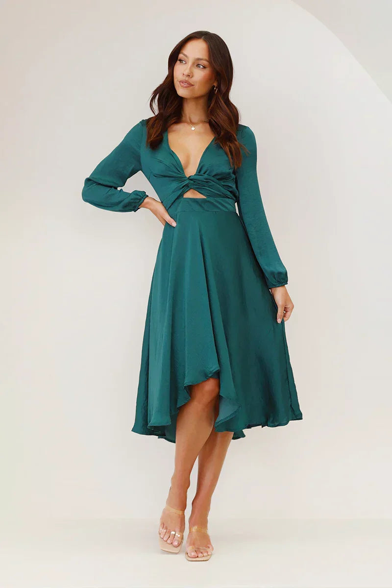 Beautifully Finished Dress in a Timeless Design