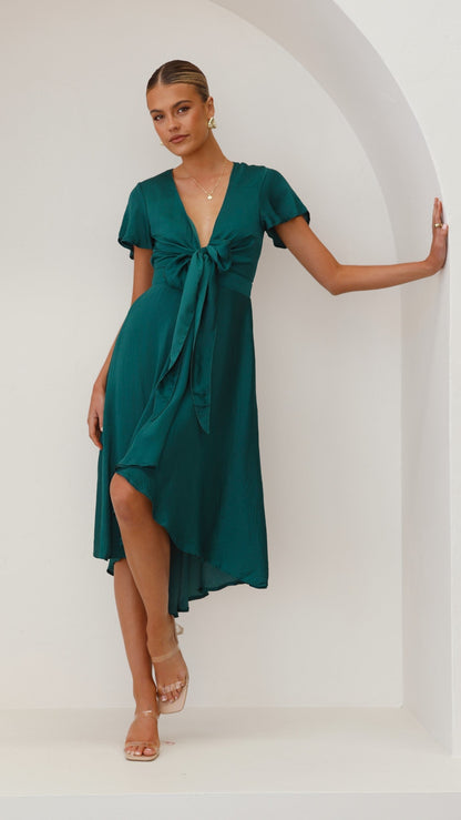 Gracefully Styled Dress for Any Occasion
