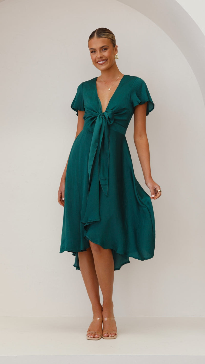 Gracefully Styled Dress for Any Occasion
