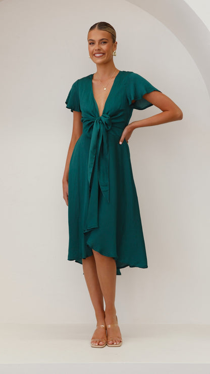 Gracefully Styled Dress for Any Occasion