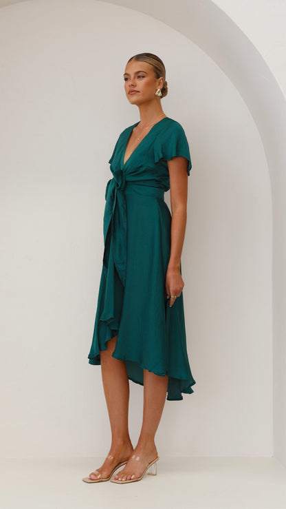 Gracefully Styled Dress for Any Occasion