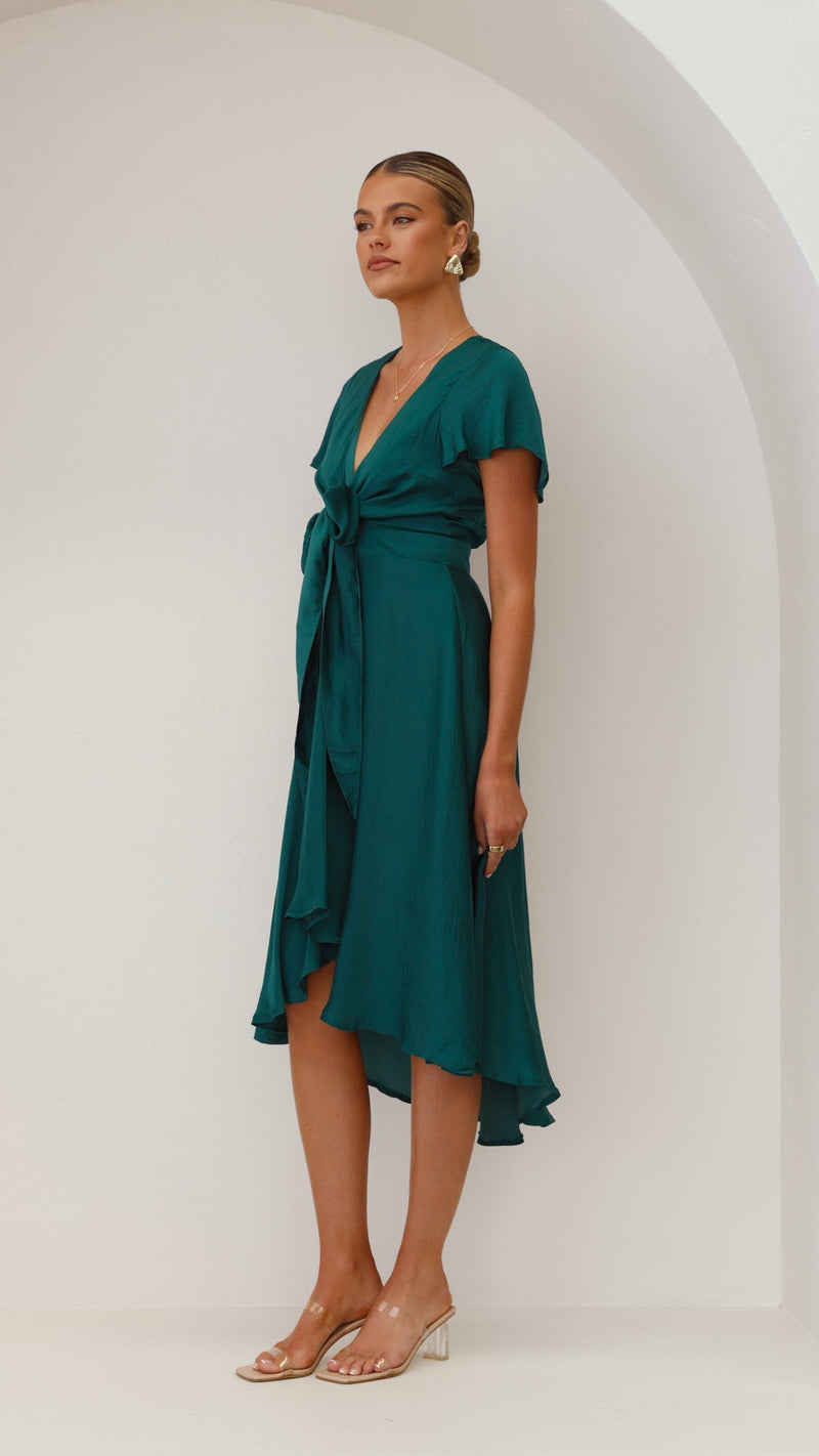 Gracefully Styled Dress for Any Occasion