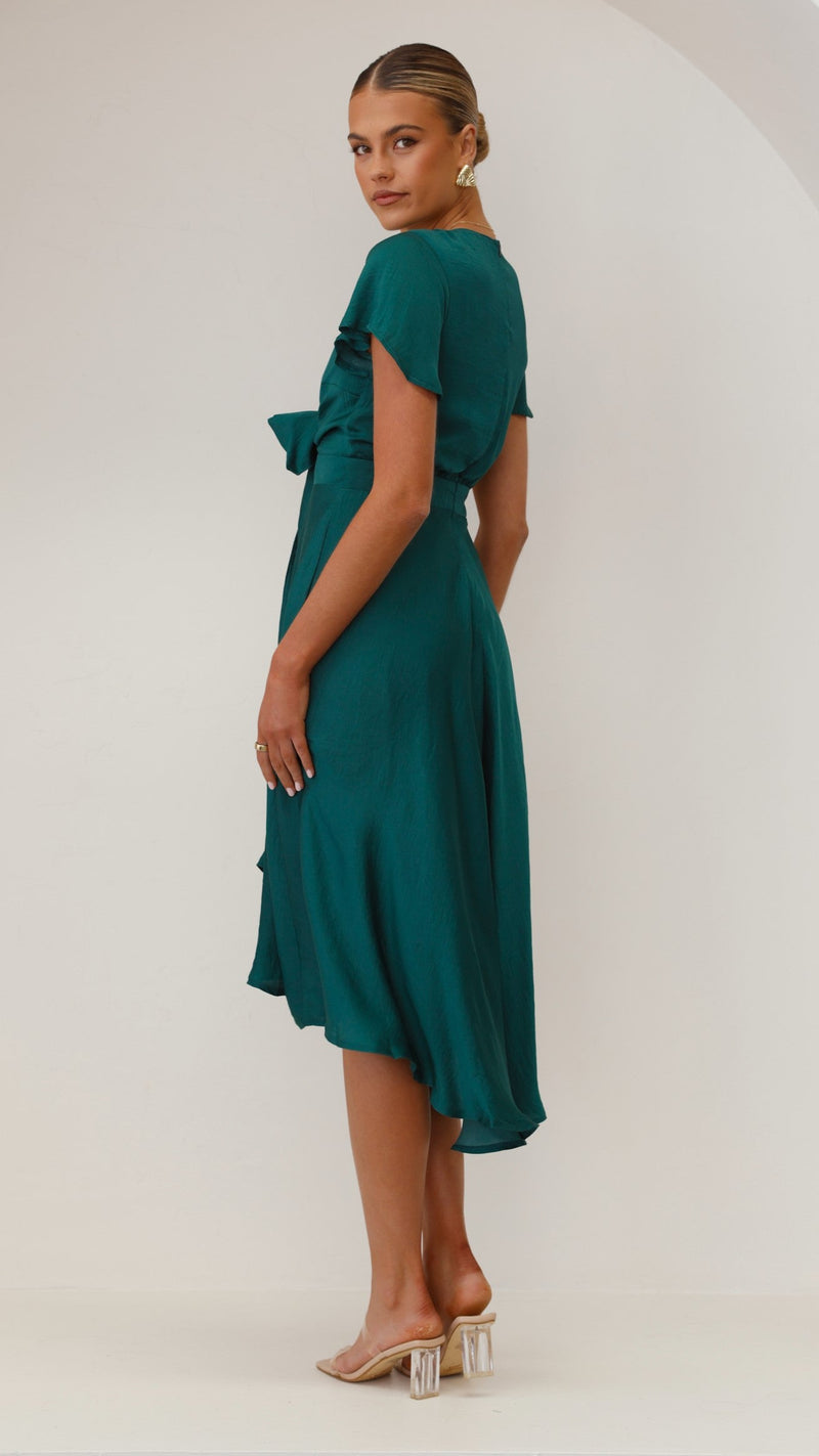Gracefully Styled Dress for Any Occasion