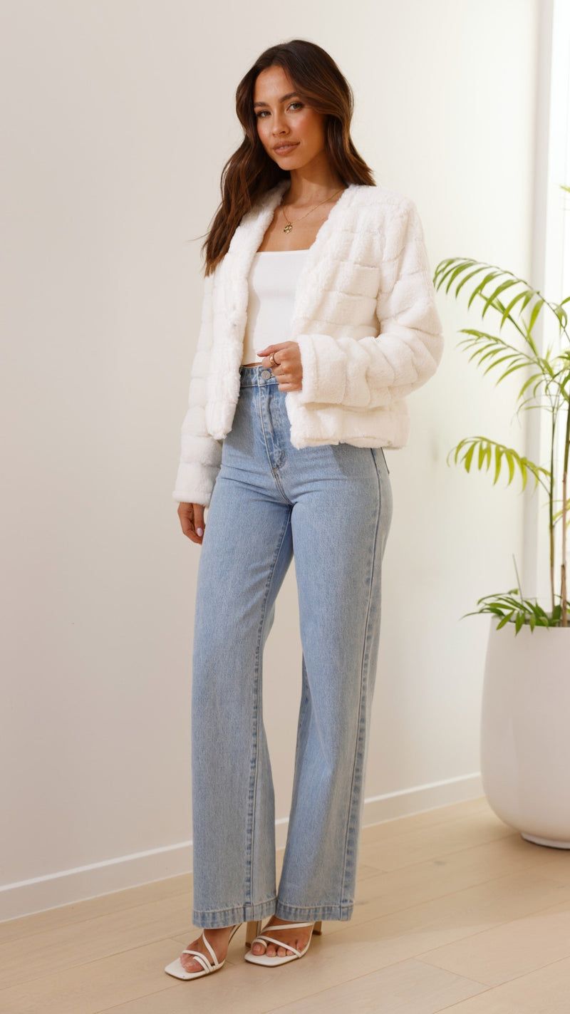 Well Tailored Jacket with a Graceful Silhouette