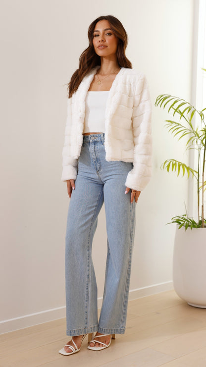 Well Tailored Jacket with a Graceful Silhouette