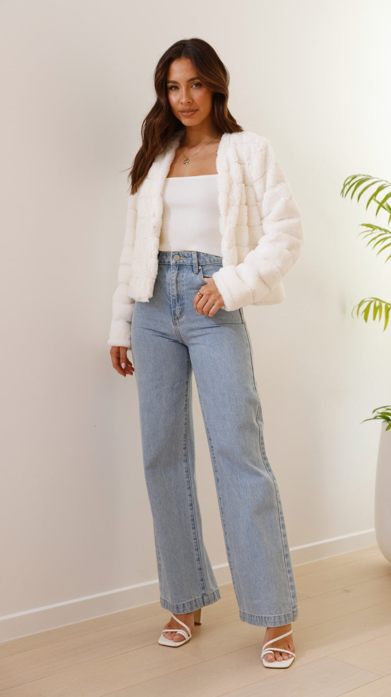 Well Tailored Jacket with a Graceful Silhouette