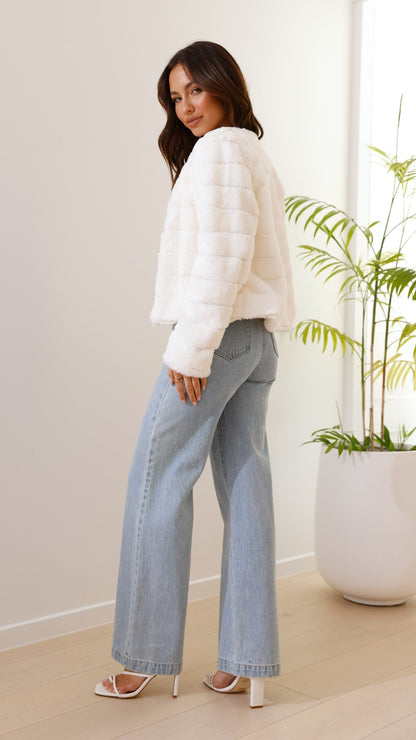 Well Tailored Jacket with a Graceful Silhouette
