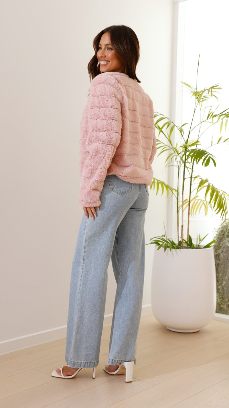 Well Tailored Jacket with a Graceful Silhouette