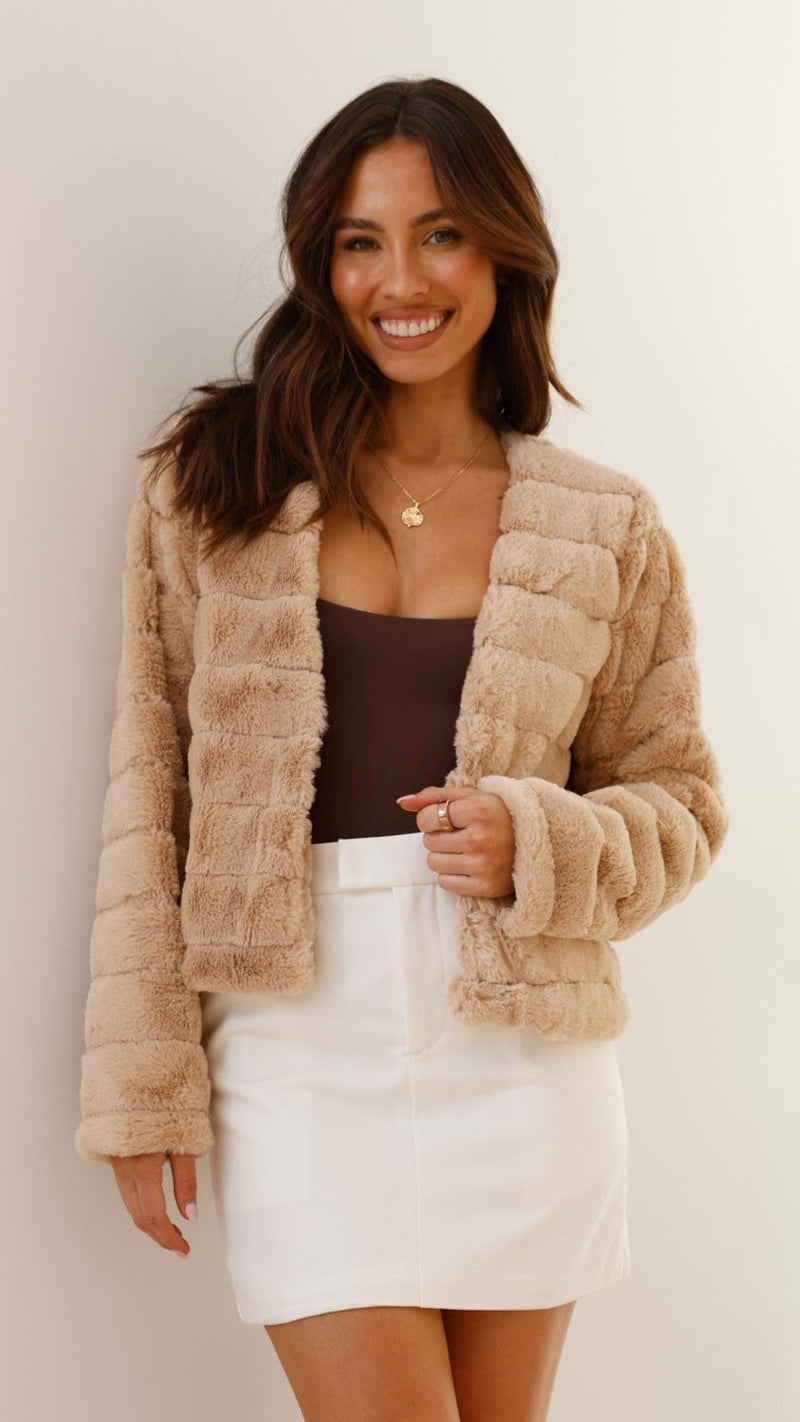 Well Tailored Jacket with a Graceful Silhouette
