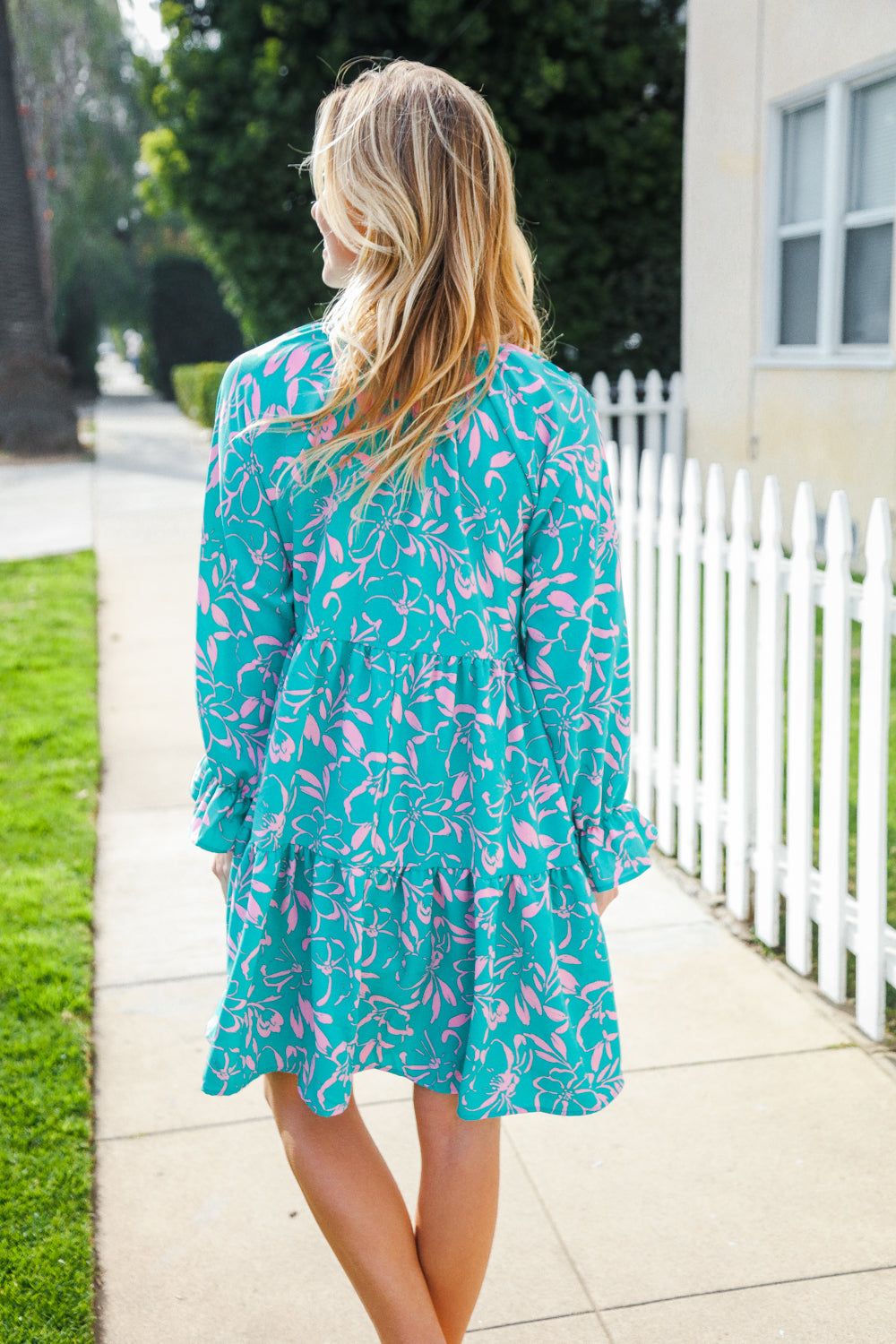 Effortlessly Elegant Dress with a Timeless Design