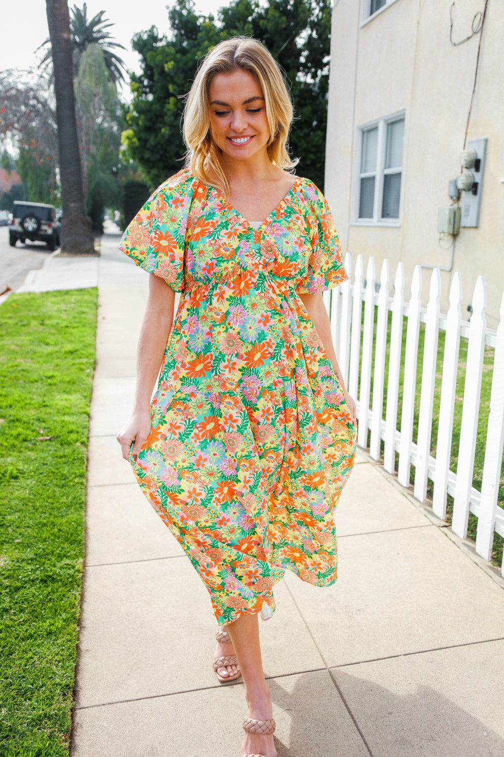 Beautifully Finished Dress in a Timeless Design