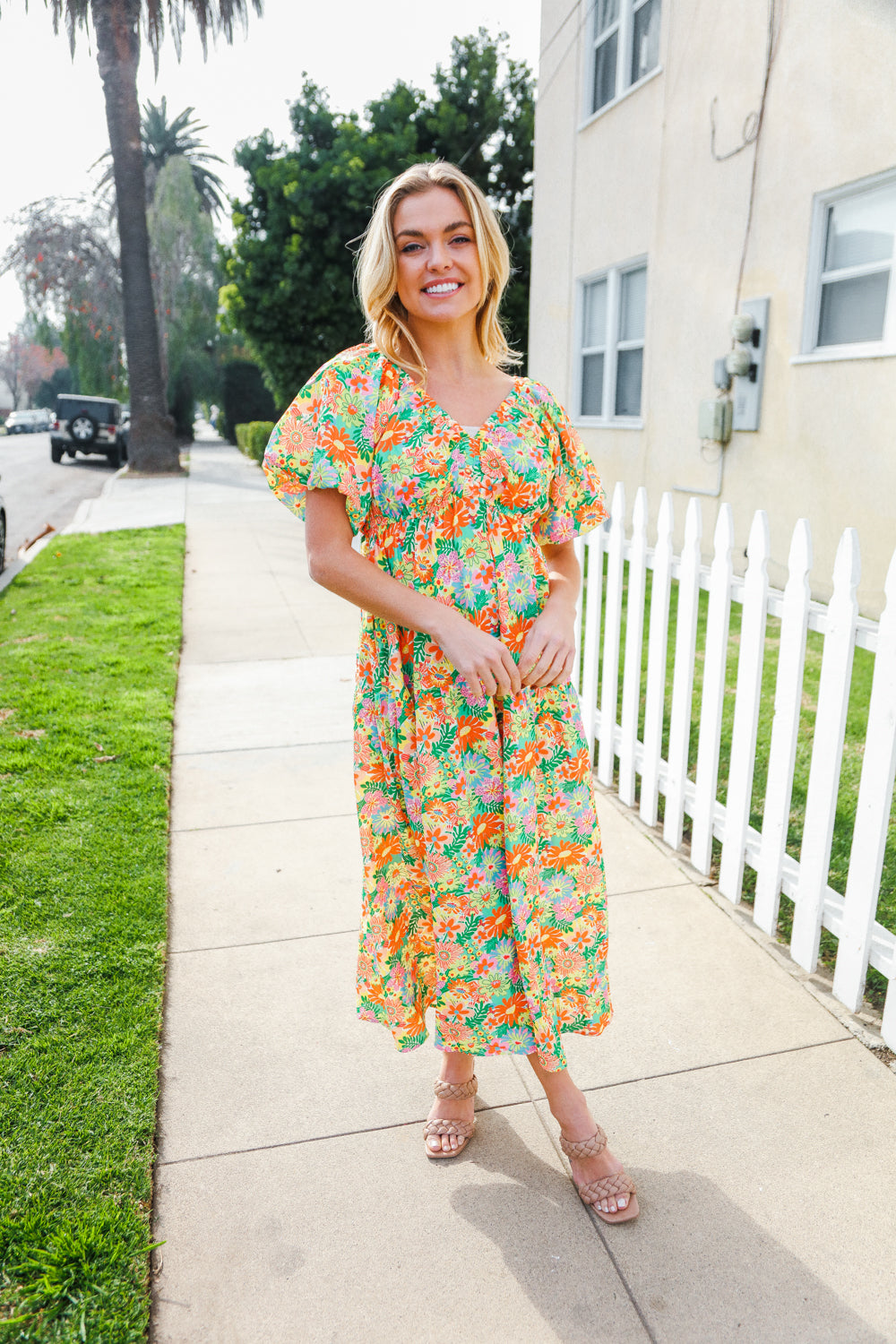 Beautifully Finished Dress in a Timeless Design