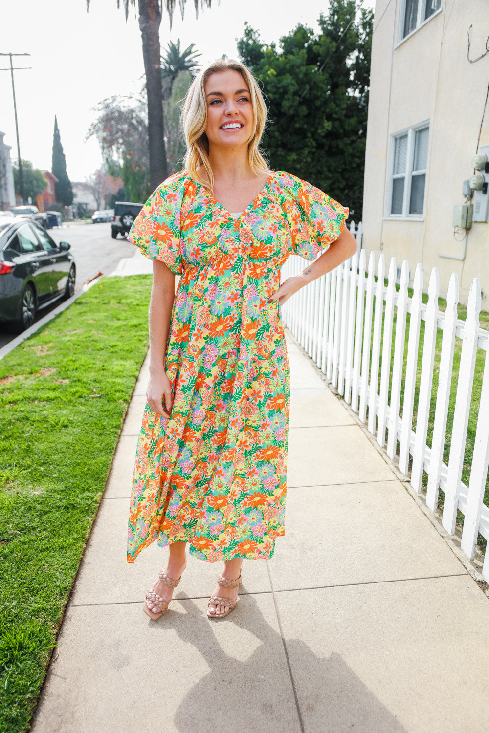 Beautifully Finished Dress in a Timeless Design