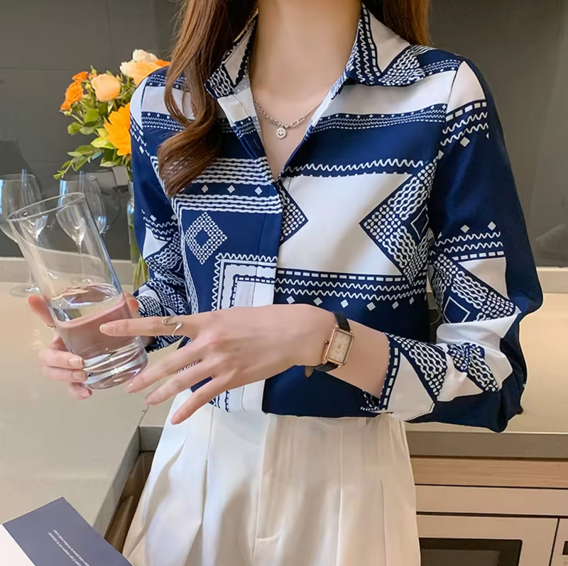 Well Tailored Blouse with a Graceful Silhouette