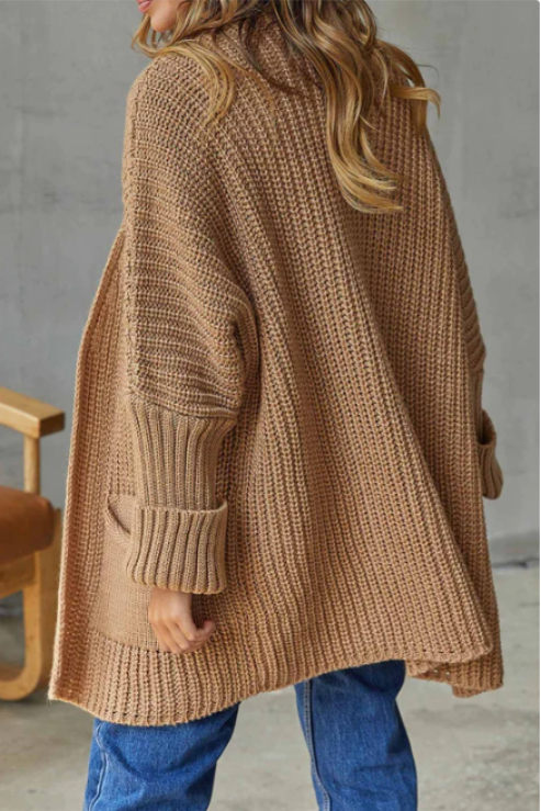 Well Tailored Cardigan with a Graceful Silhouette