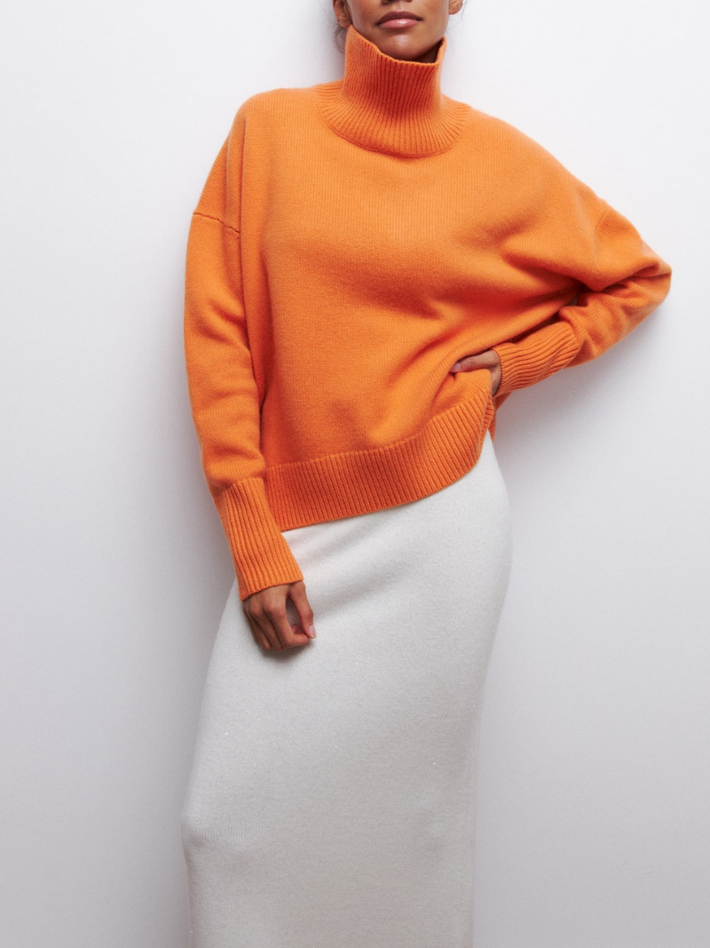 Effortlessly Elegant Sweater with a Timeless Design