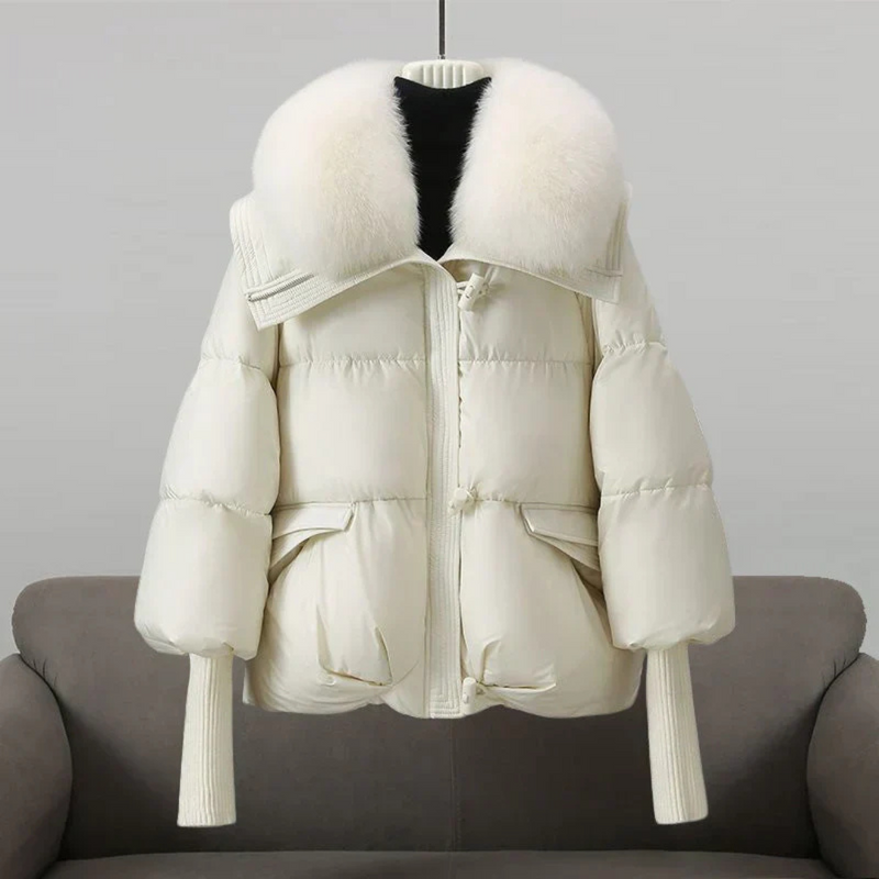 Well Tailored Coat with a Graceful Silhouette