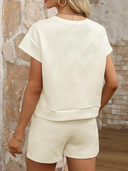 Well Tailored Sweater with a Graceful Silhouette