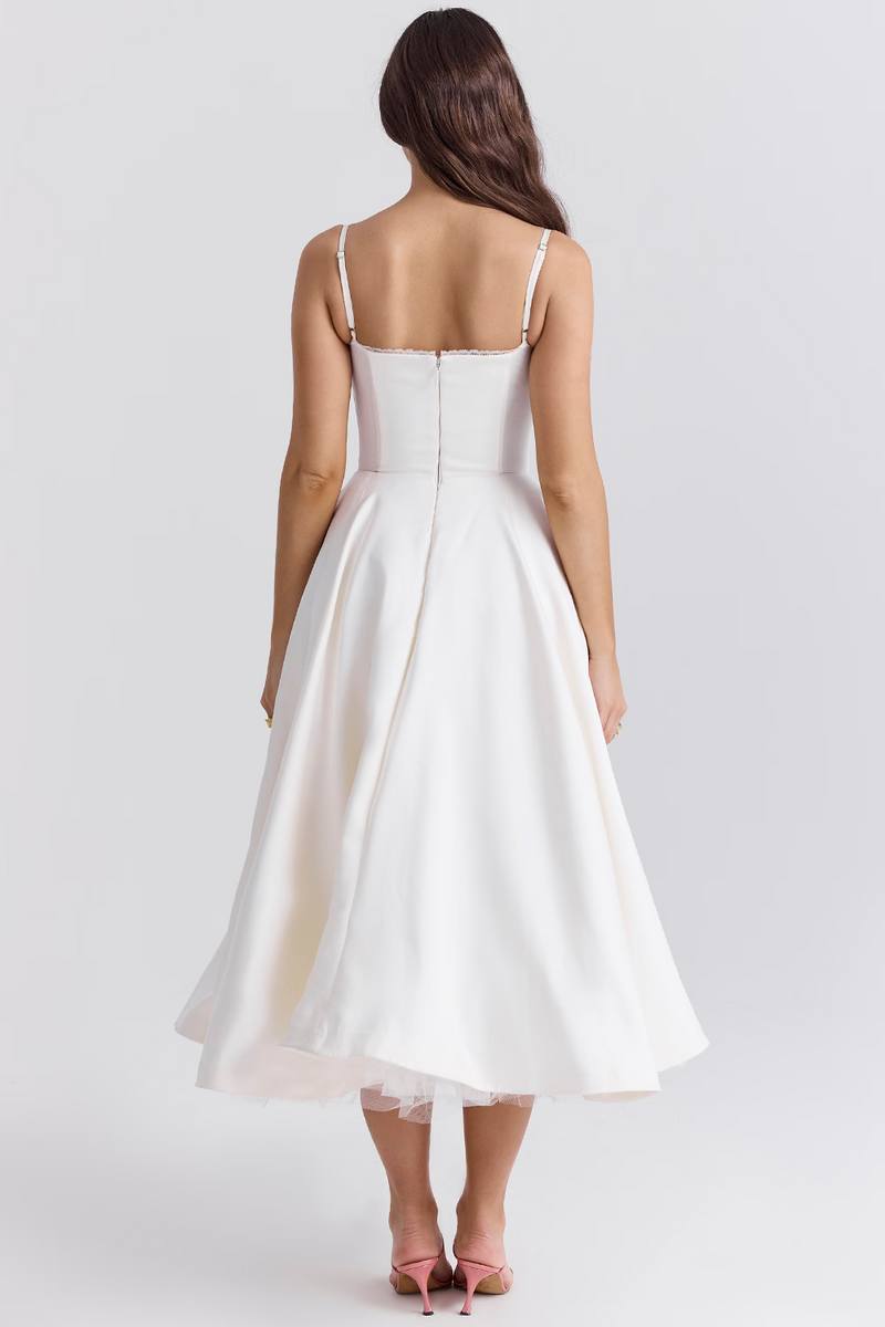 Beautifully Finished Dress in a Timeless Design