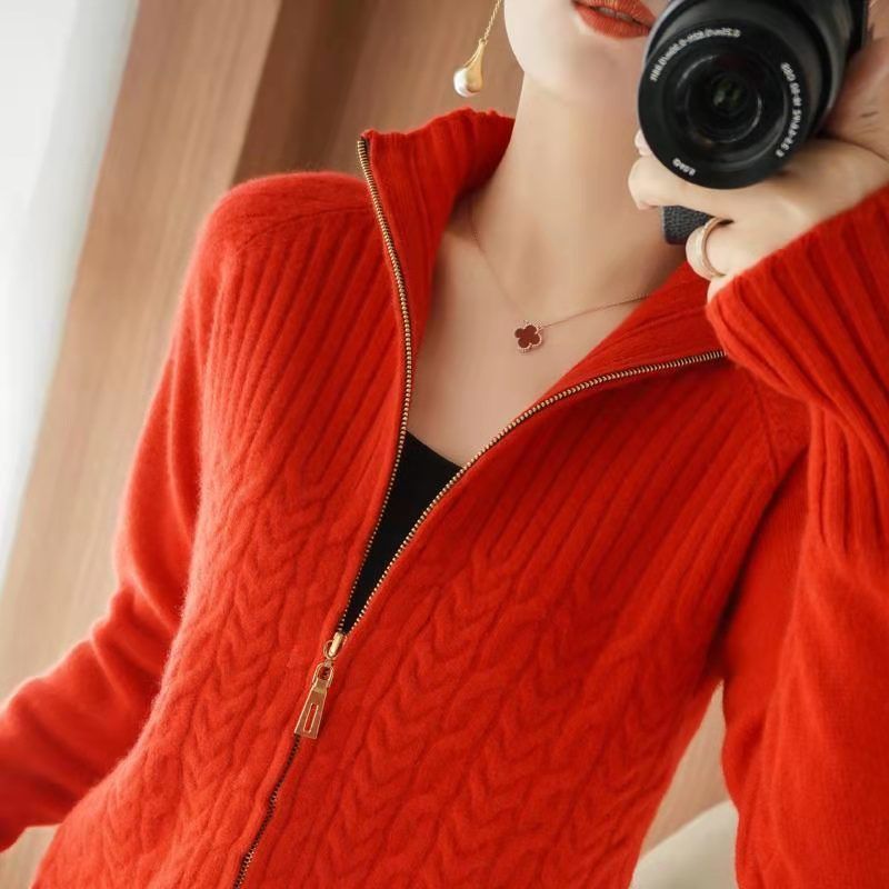 Well Tailored Cardigan with a Graceful Silhouette