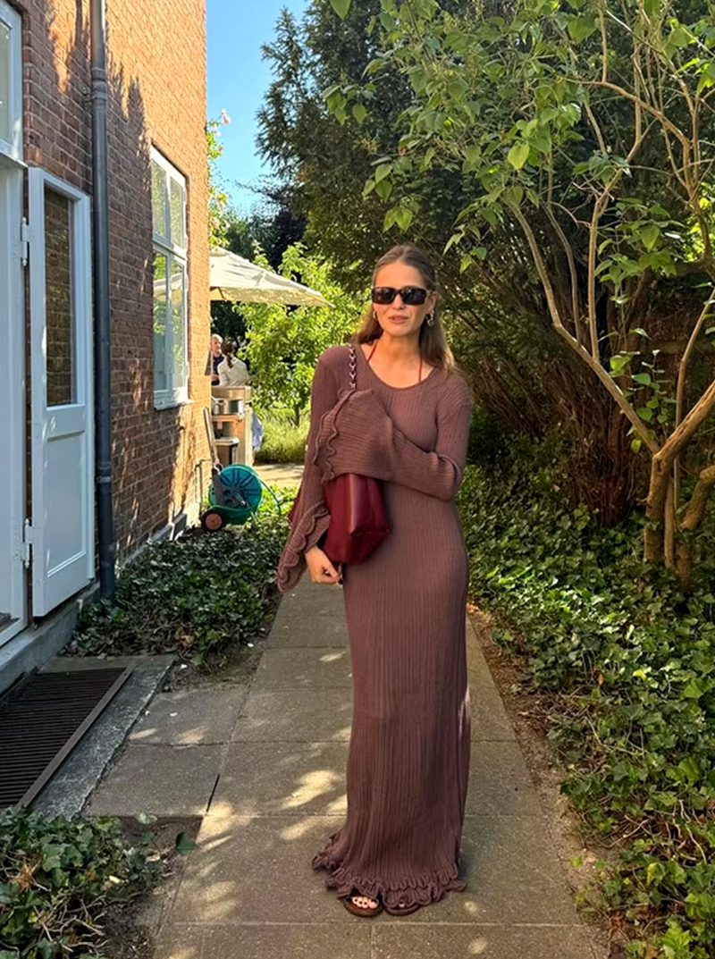 Beautifully Finished Dress in a Timeless Design