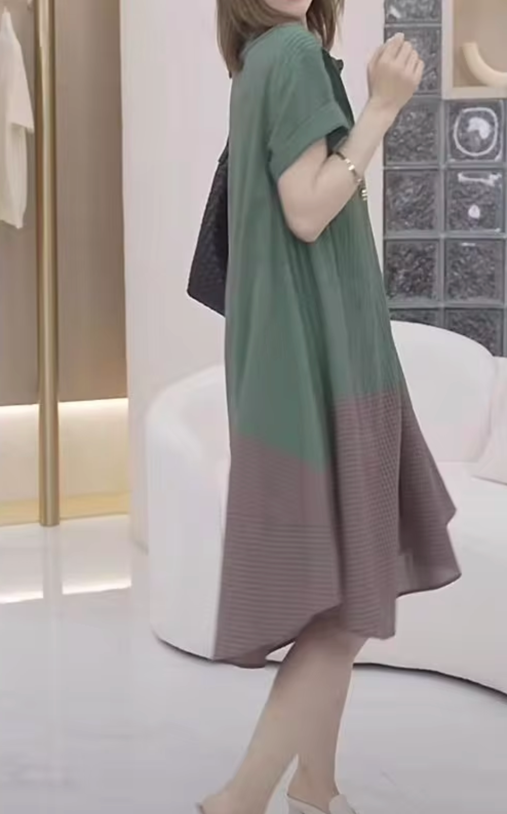 Classic Vintage Dress with a Flattering Fit
