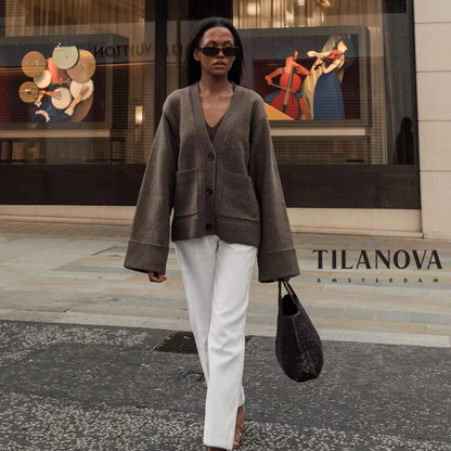 Effortlessly Elegant Cardigan with a Timeless Design