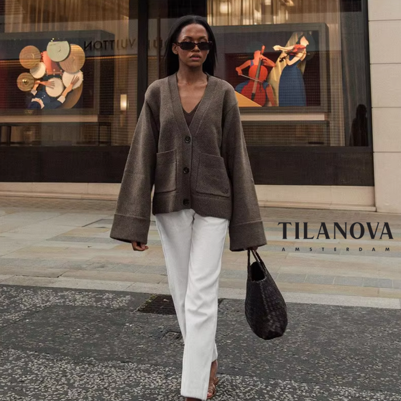 Effortlessly Elegant Cardigan with a Timeless Design