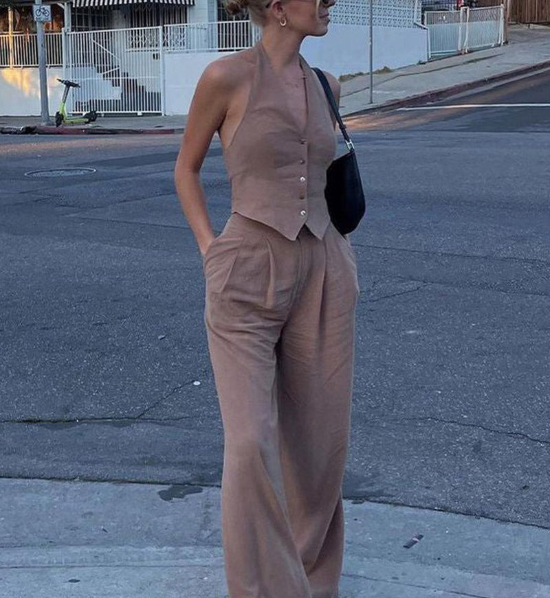 Sophisticated Trousers with a Clean Classic Look