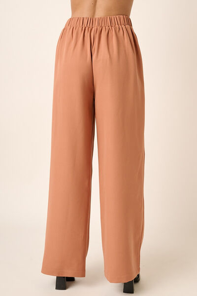 Elegantly Styled Trousers for Everyday Wear