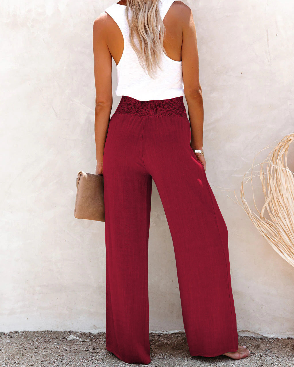 Well Tailored Trousers with a Graceful Silhouette