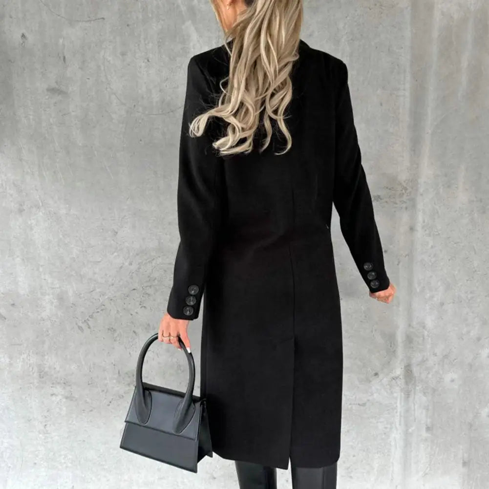 Beautifully Finished Coat in a Timeless Design