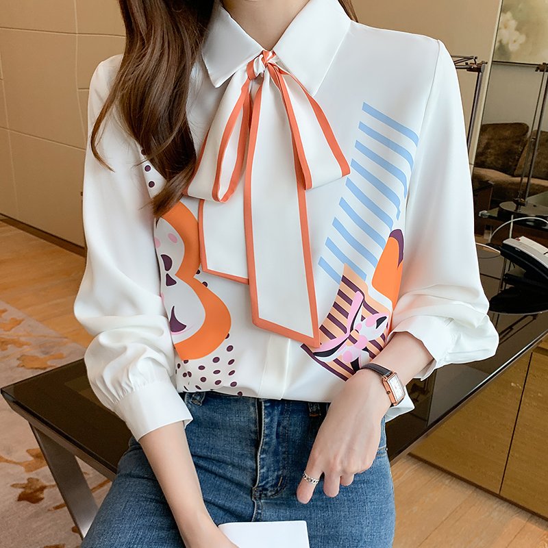 Classic Vintage Blouse with a Flattering Fit