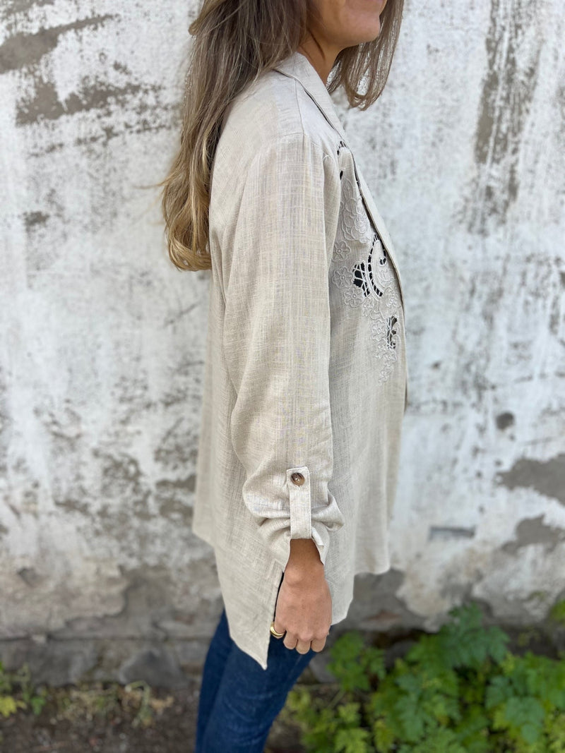 Beautifully Crafted Shirt in a Classic Style