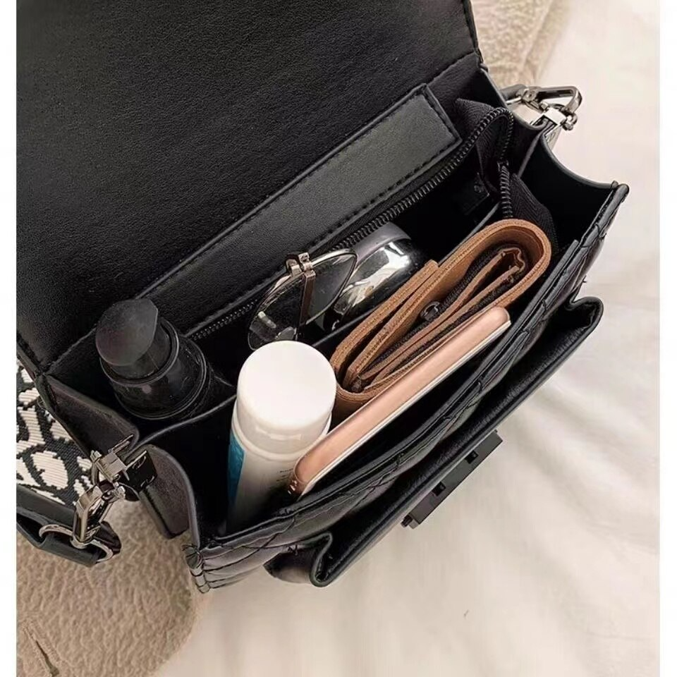 Effortlessly Elegant Bag with a Timeless Design