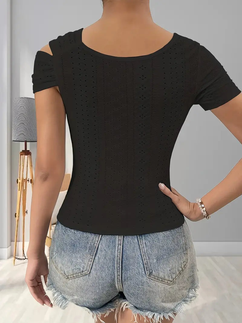 Well Tailored Top with a Graceful Silhouette
