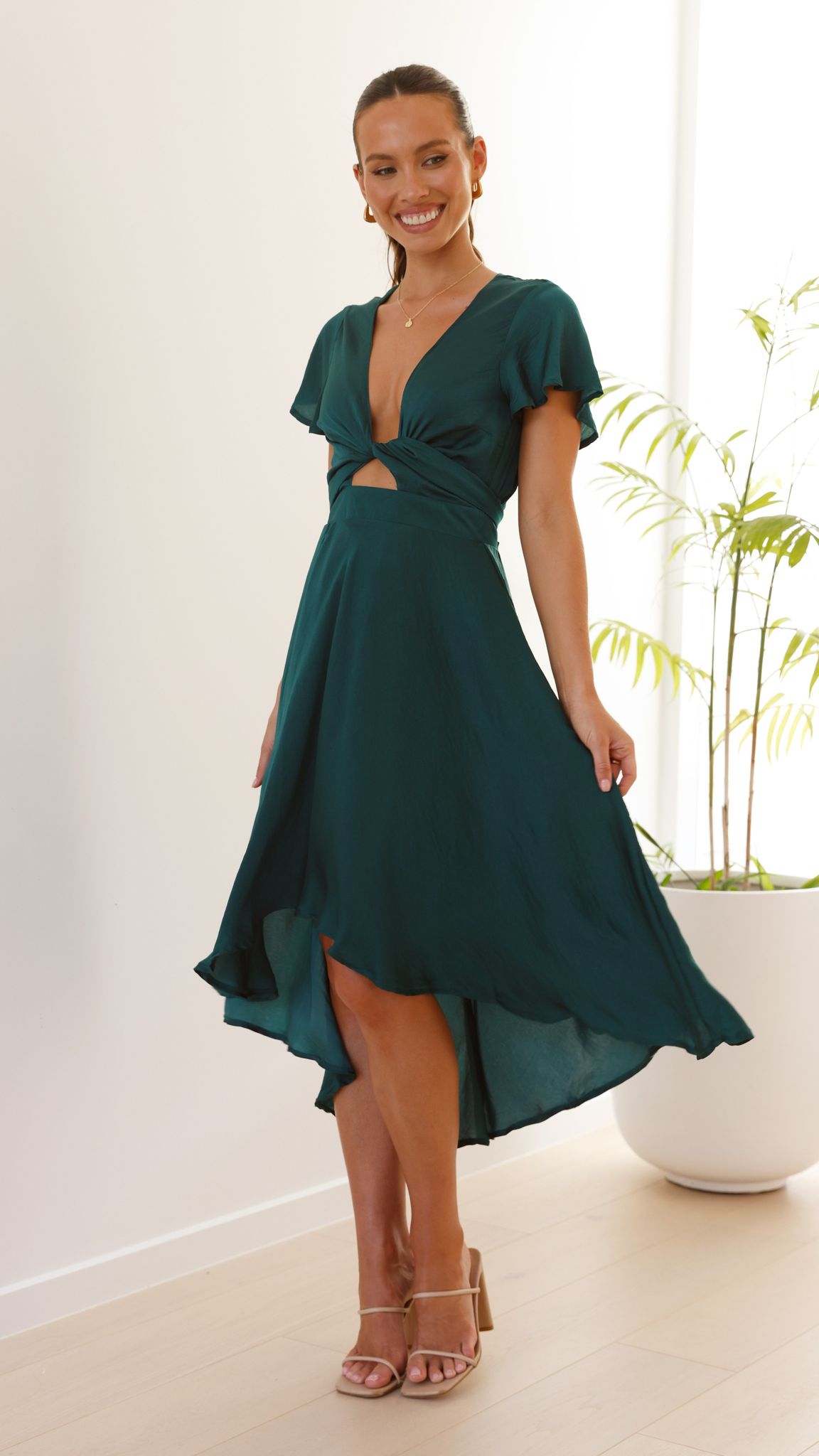 Gracefully Styled Dress for Any Occasion