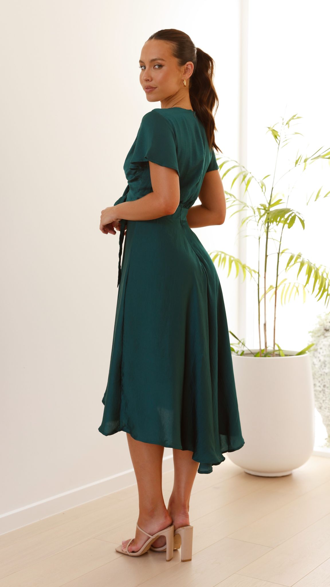 Gracefully Styled Dress for Any Occasion