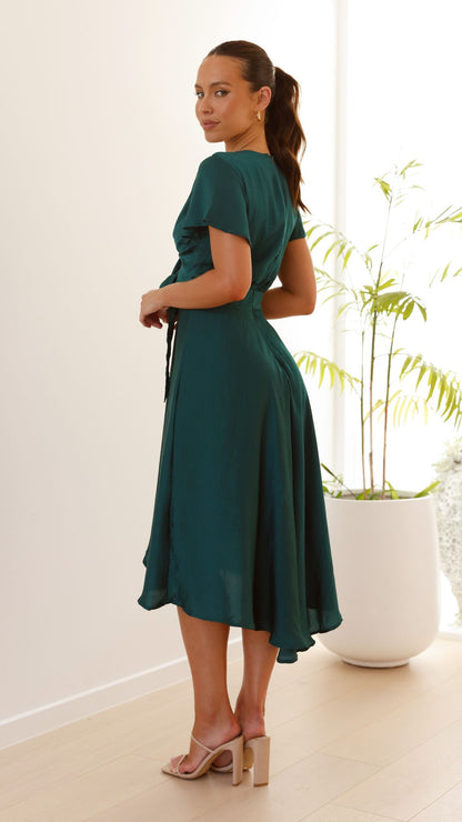 Gracefully Styled Dress for Any Occasion