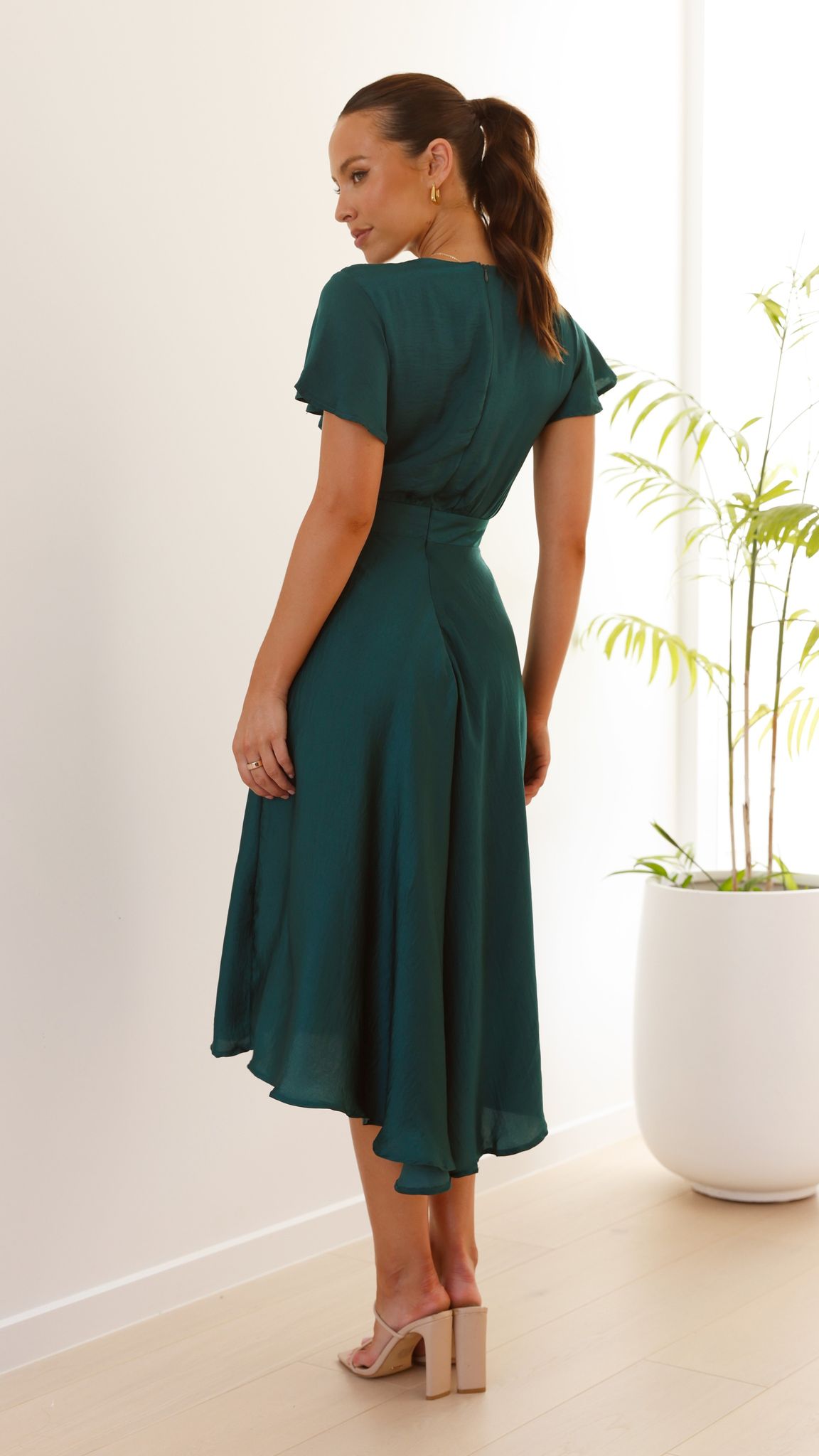 Gracefully Styled Dress for Any Occasion