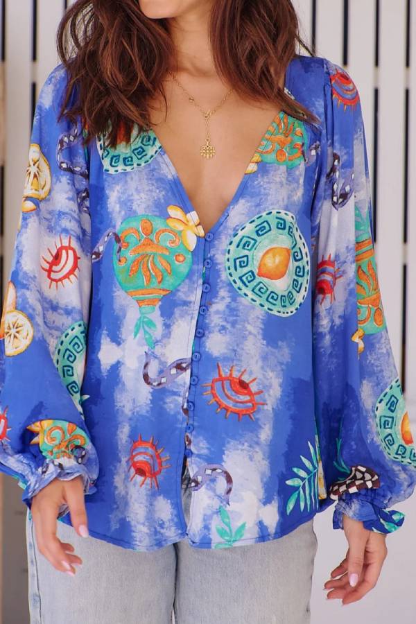 Gracefully Styled Garment for Any Occasion