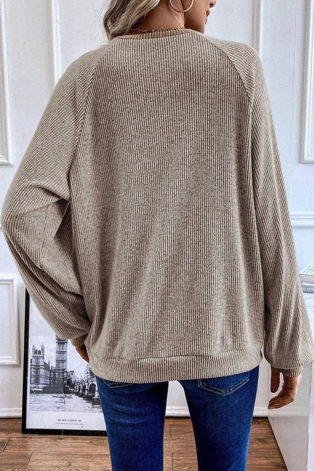 Well Tailored Blouse with a Graceful Silhouette