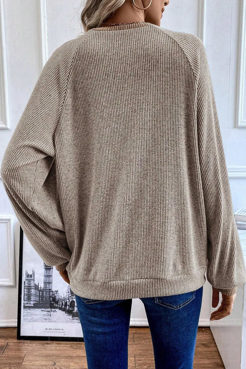 Well Tailored Blouse with a Graceful Silhouette