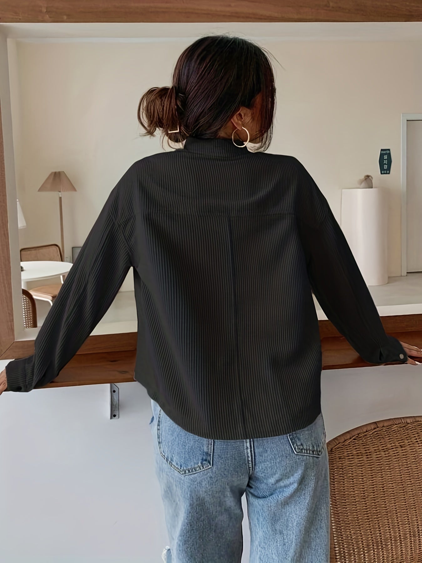 Well Tailored Jacket with a Graceful Silhouette