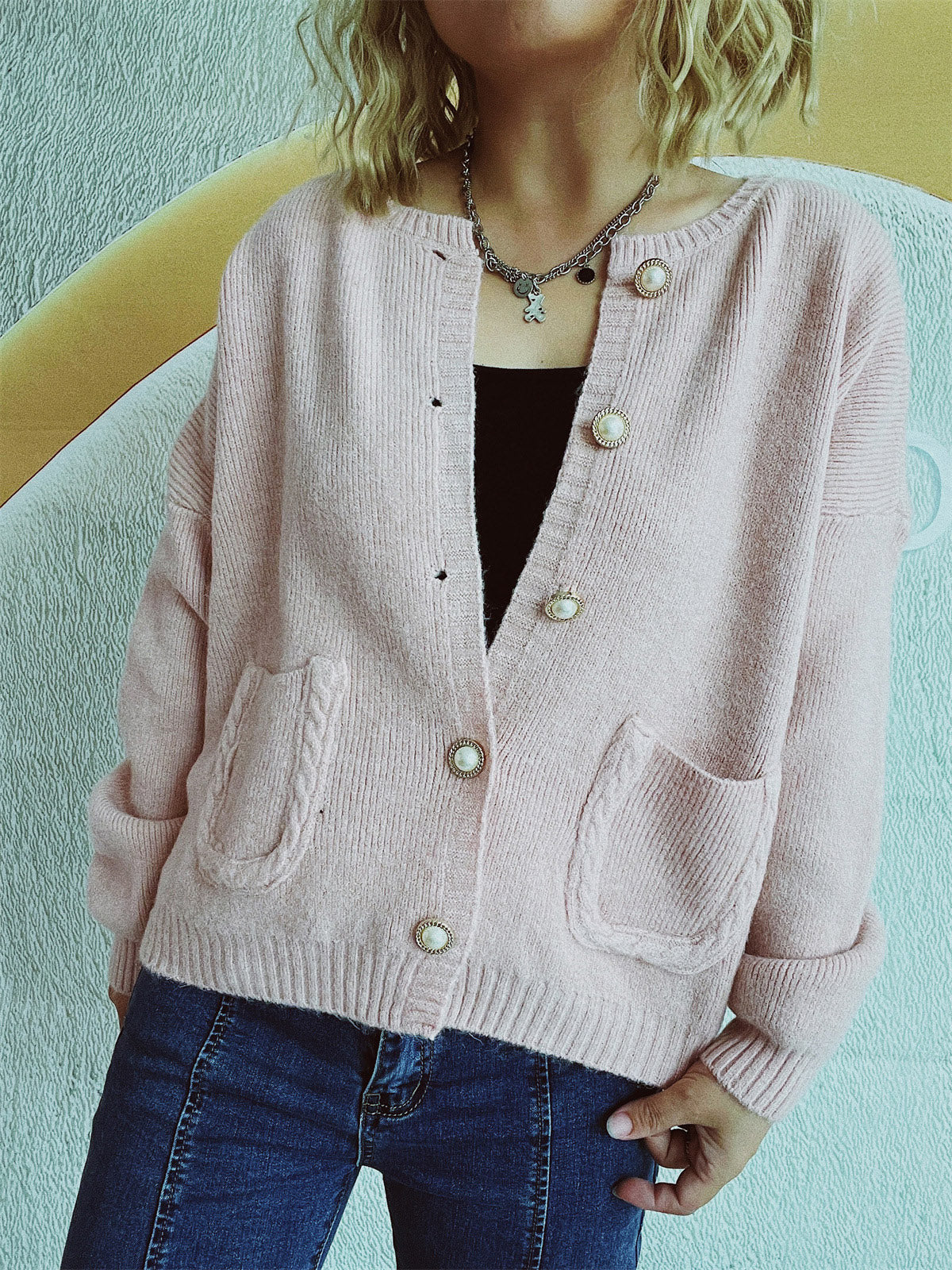 Well Tailored Cardigan with a Graceful Silhouette
