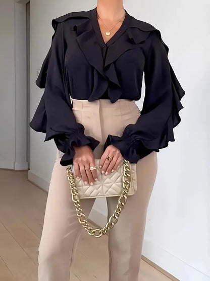 Well Tailored Blouse with a Graceful Silhouette
