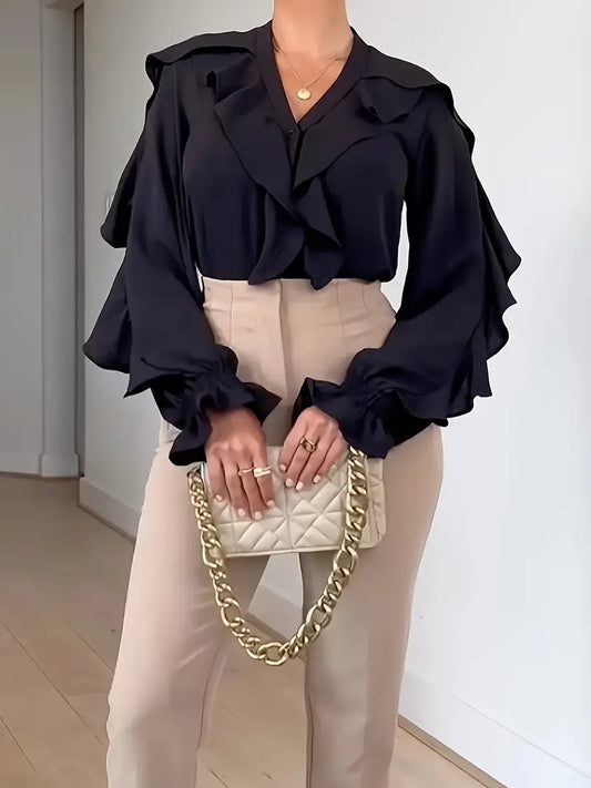 Well Tailored Blouse with a Graceful Silhouette
