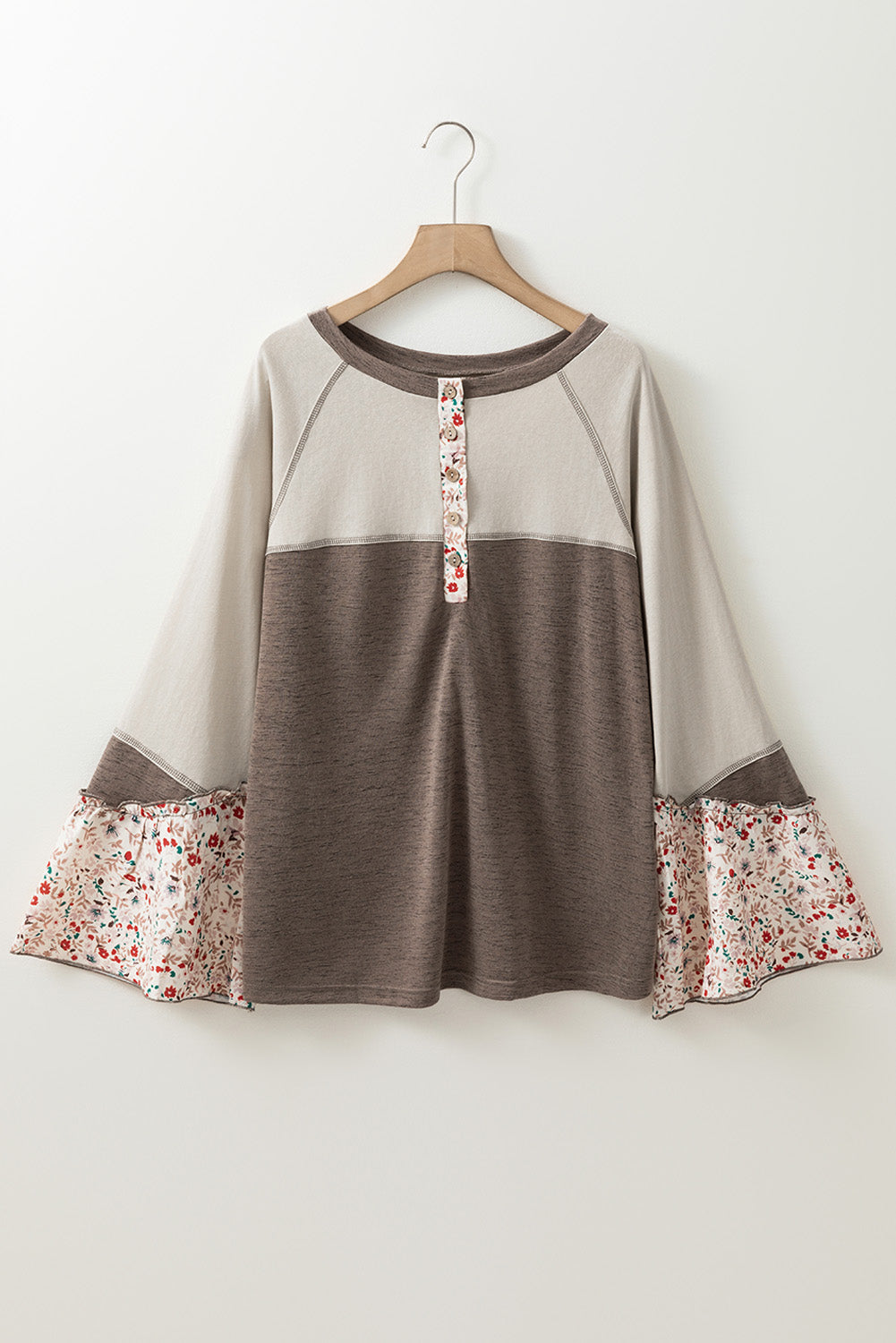 Effortlessly Elegant T-Shirt with a Timeless Design